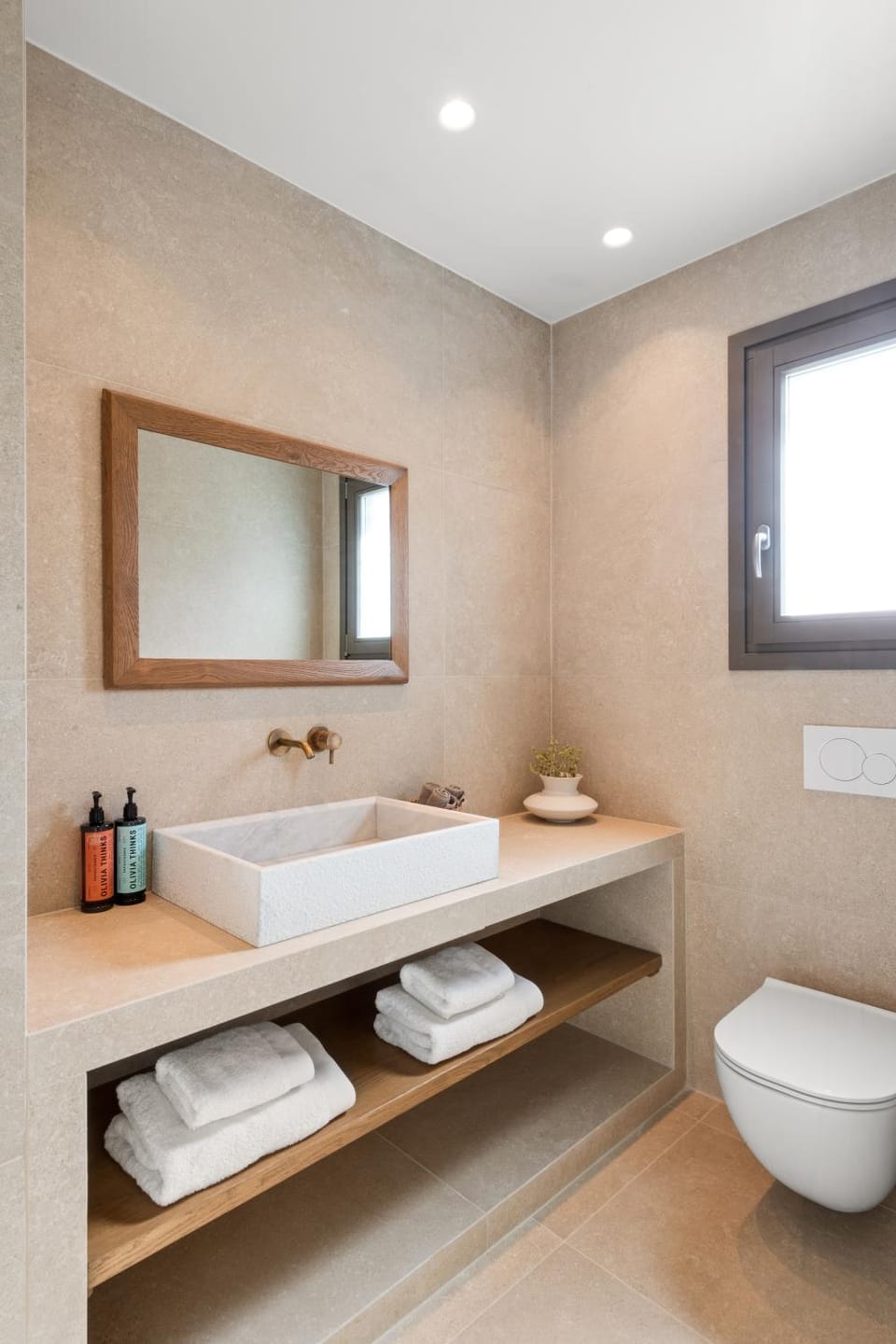 Toilet, Bathroom, towels