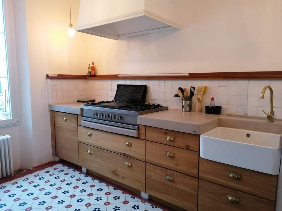 Kitchen or kitchenette, stove