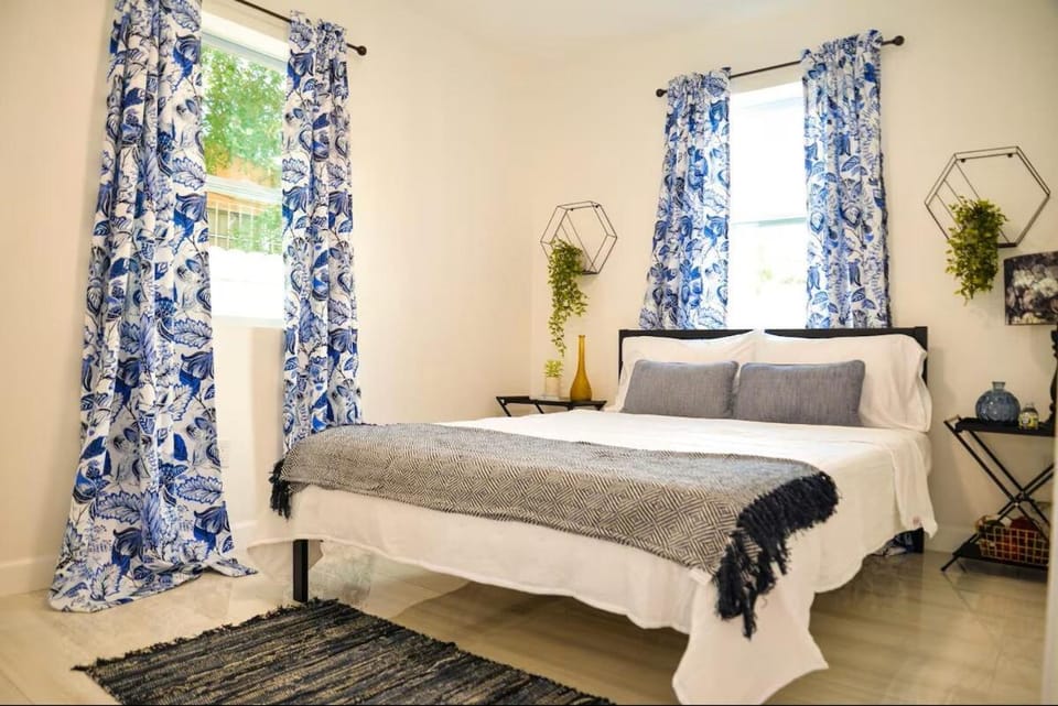 Vibrant 4bd 2ba Miami Home w POOL House in Miami