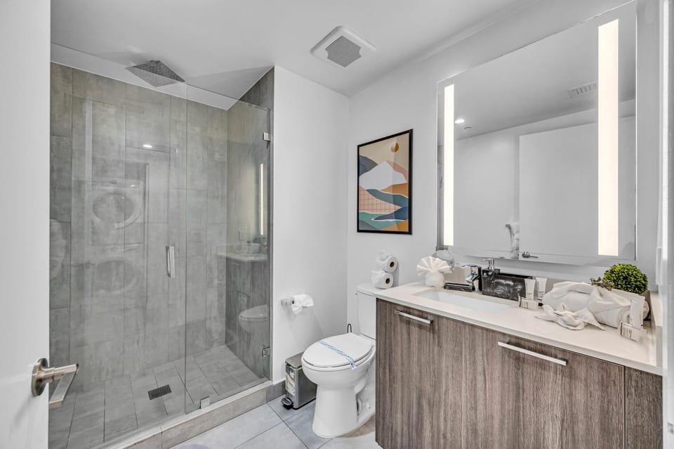 Shower, Toilet, Bathroom, towels