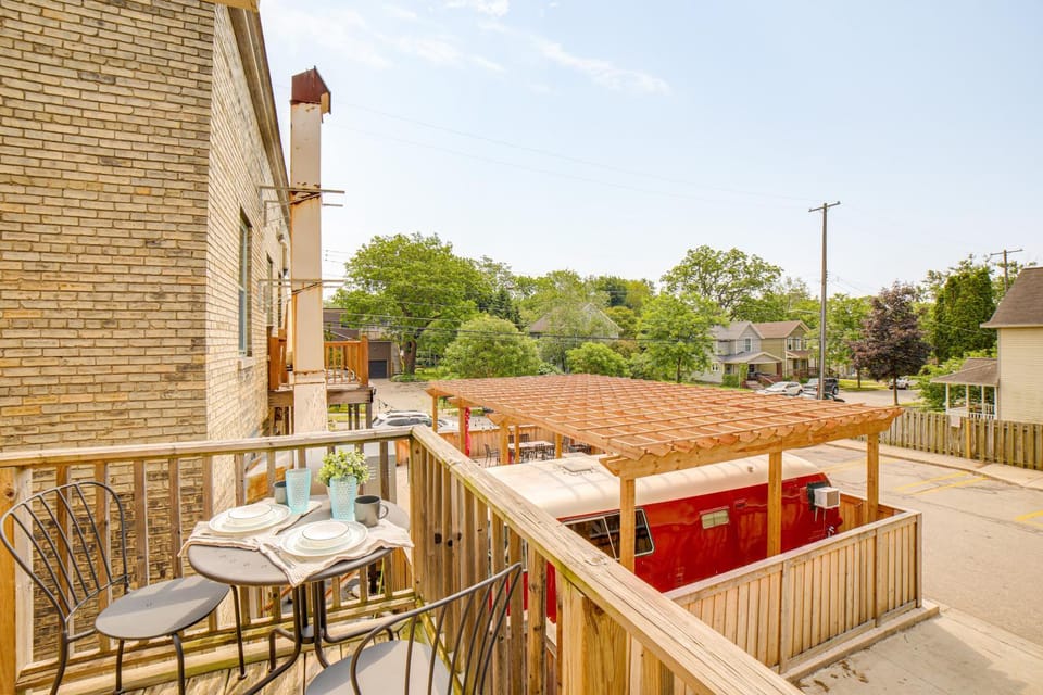 1 Mi to Dtwn Grand Rapids: Chic Condo w/ Balcony! House in Grand Rapids