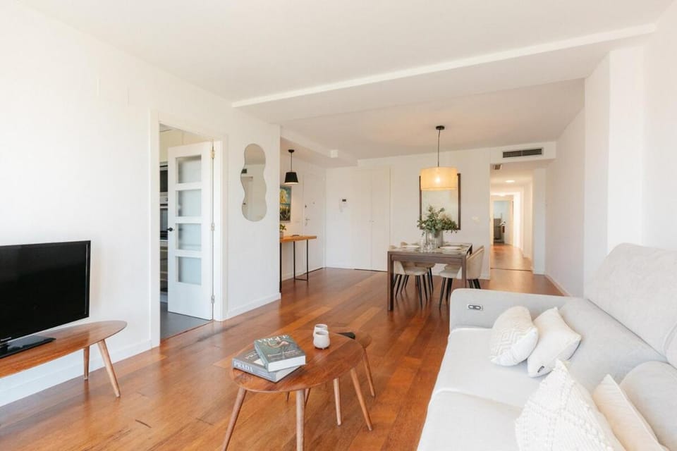 TV and multimedia, Living room, Seating area, Dining area, Evening entertainment, air conditioner