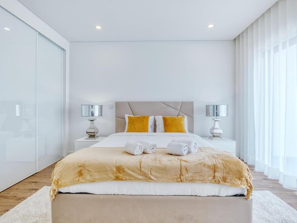 Vita Portucale ! Chic Luxe Villa with Saltwater Pool Villa in Setubal District