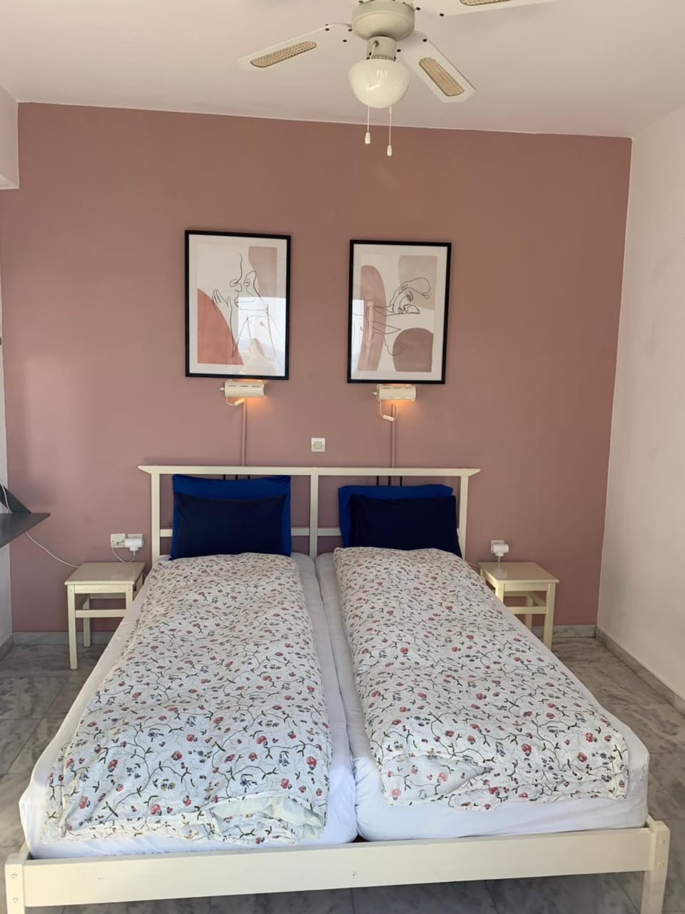 Bedroom, fireplace