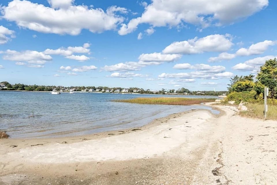 Point of Happiness - Bourne House in Buzzards Bay