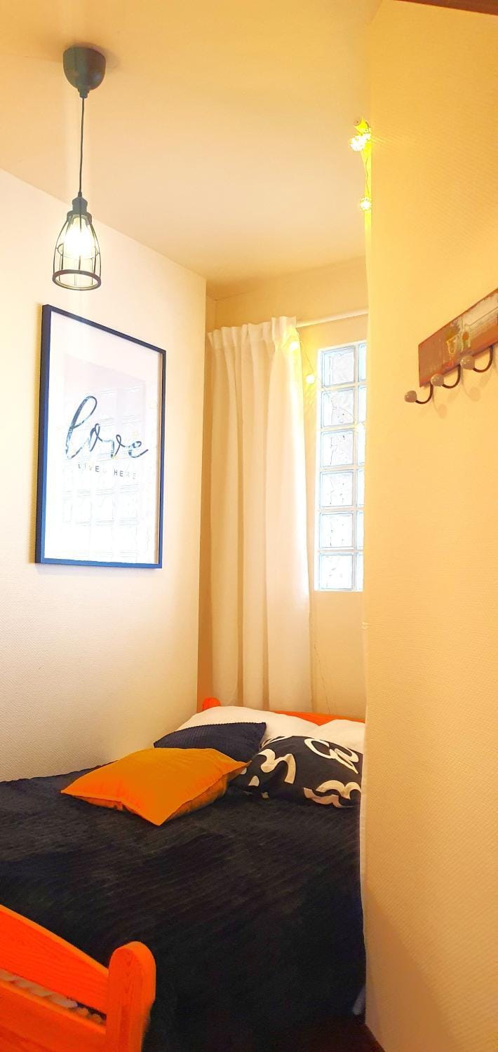 Bed, Photo of the whole room, Bedroom