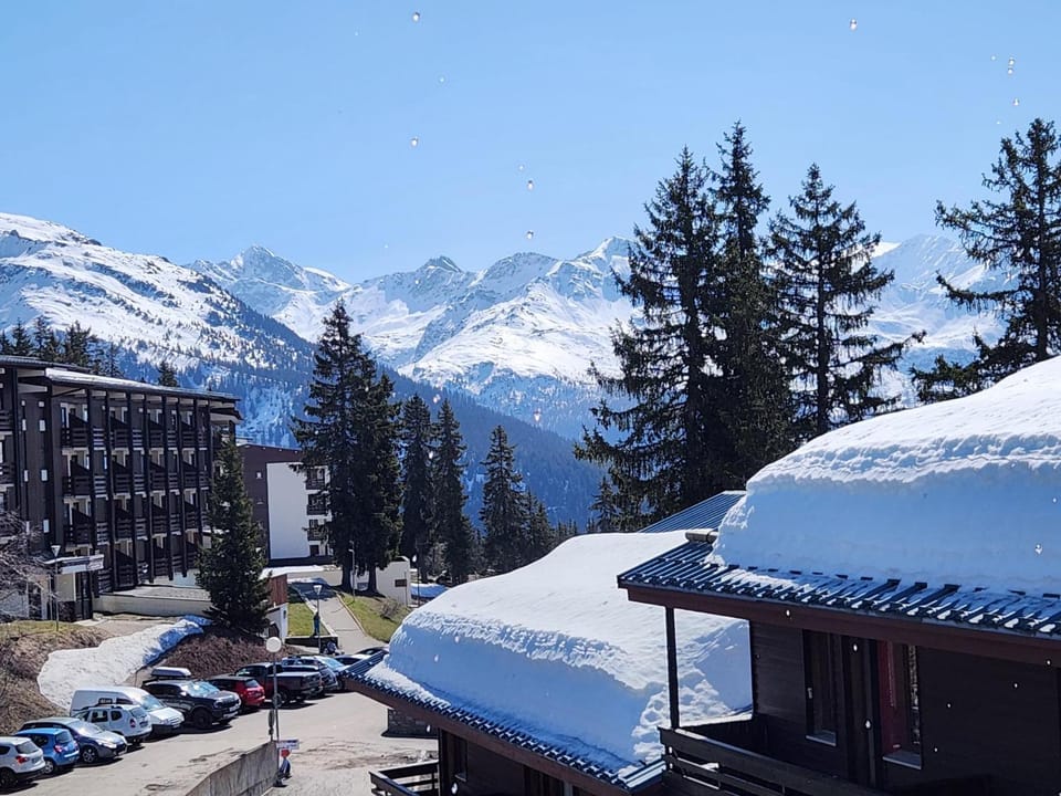 Nearby landmark, Natural landscape, Winter, Mountain view