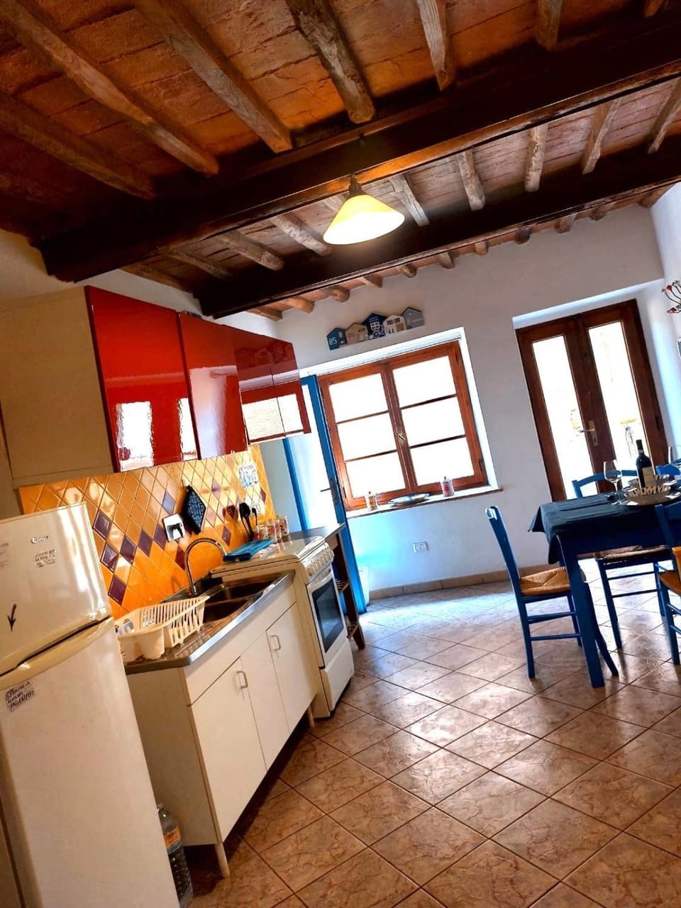 Kitchen or kitchenette, Dining area, stove