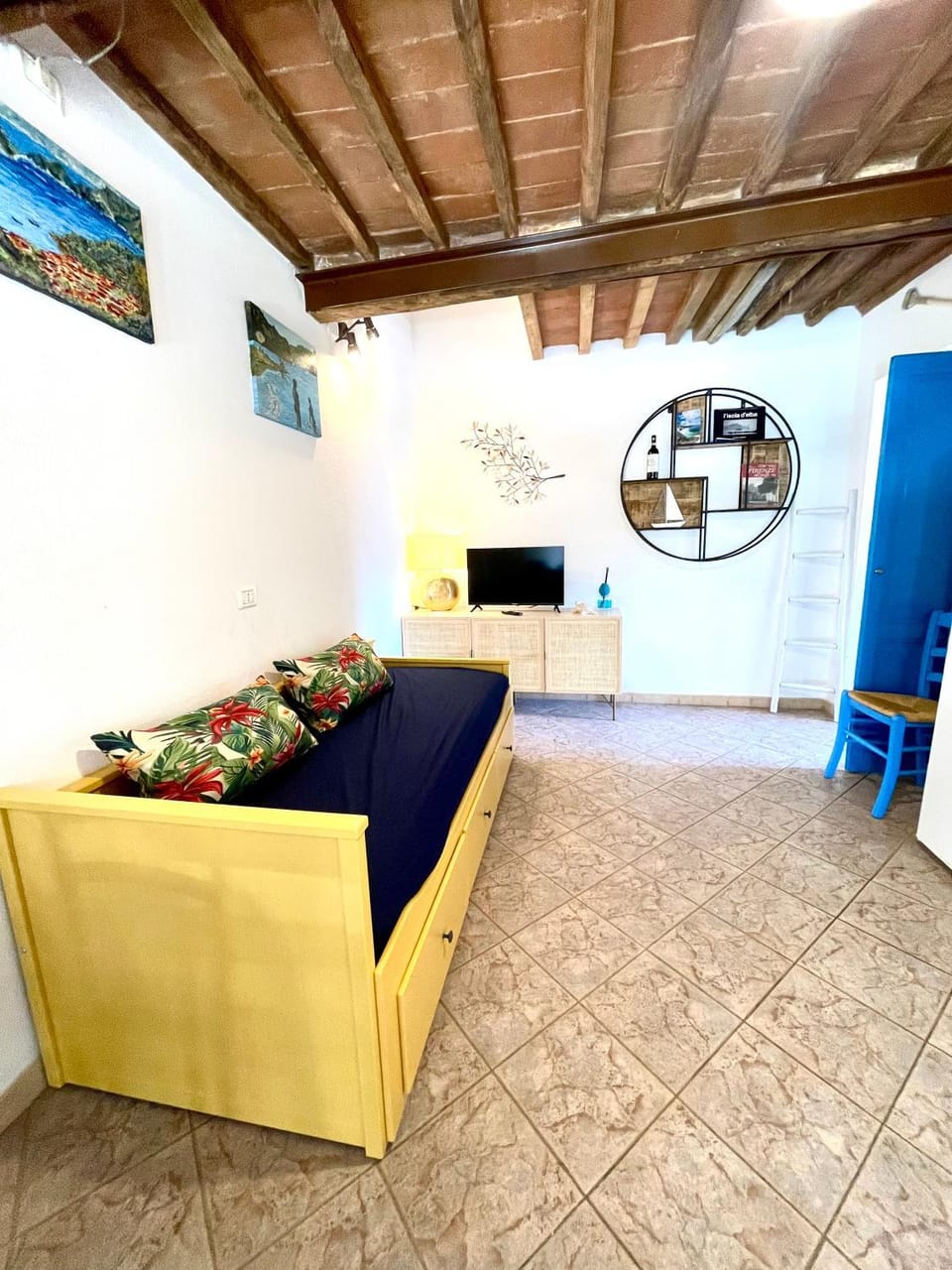 Communal lounge/ TV room, Bed