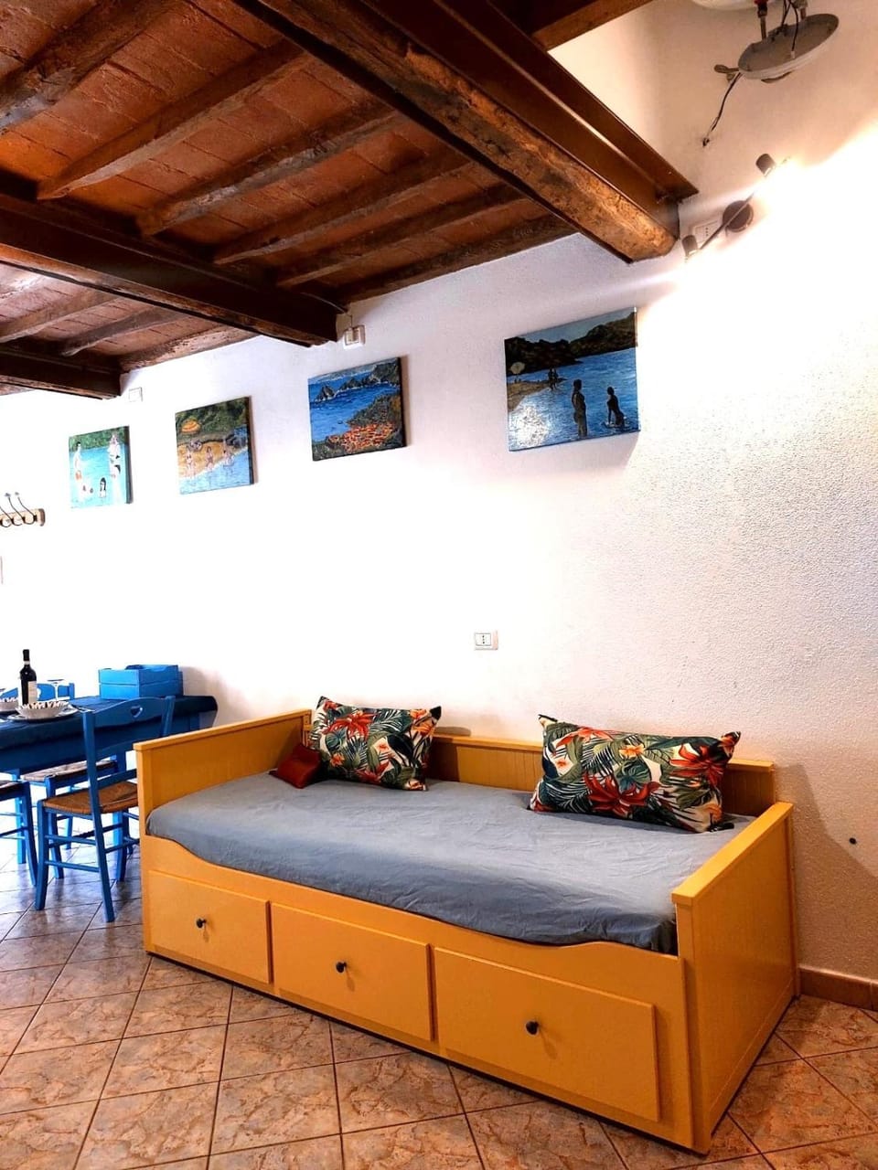 Bed, Living room