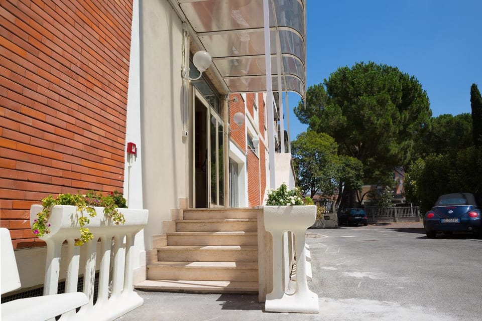 Facade/entrance