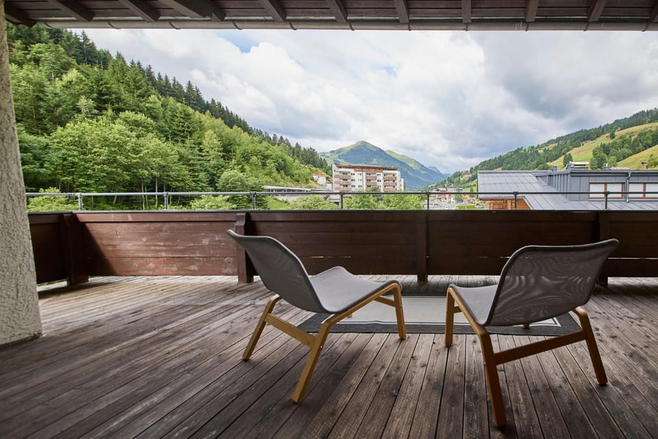 Balcony/Terrace, Mountain view