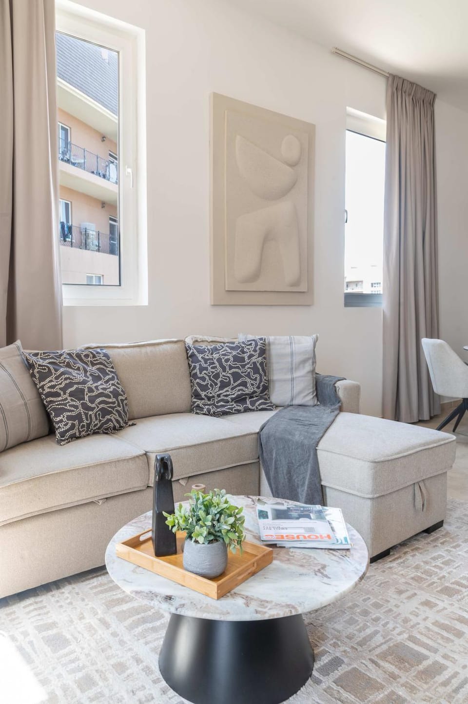 Frank Porter - Weston Court 1 Apartment in Dubai