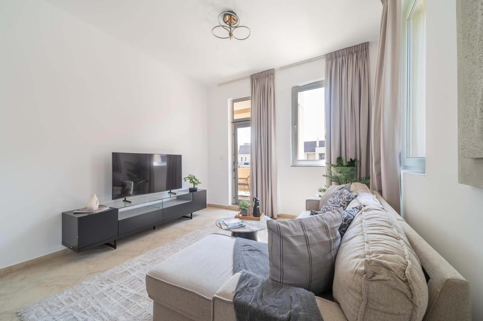 Frank Porter - Weston Court 1 Apartment in Dubai