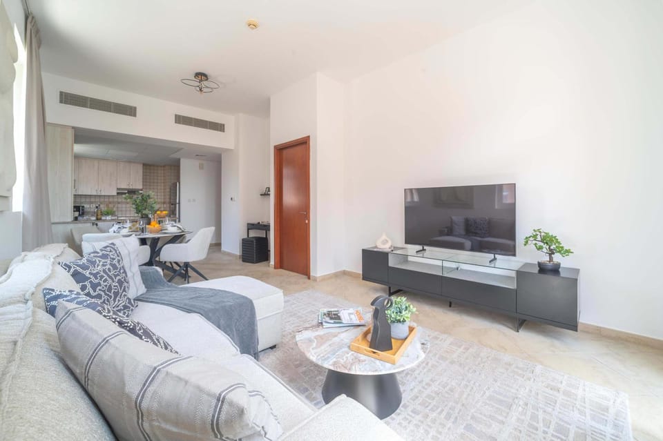 Frank Porter - Weston Court 1 Apartment in Dubai