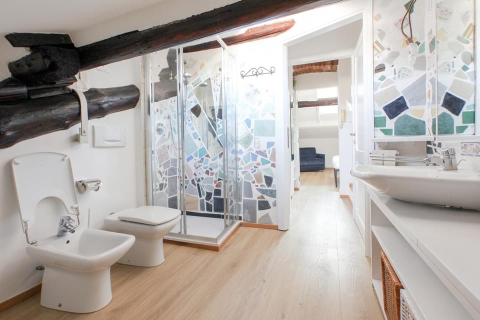 Shower, Toilet, Bathroom, towels