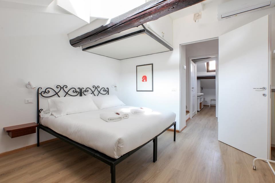 Bed, Photo of the whole room, Bedroom, towels, air conditioner