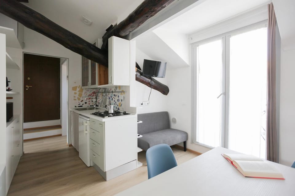 TV and multimedia, Living room, Photo of the whole room, Evening entertainment, kitchen
