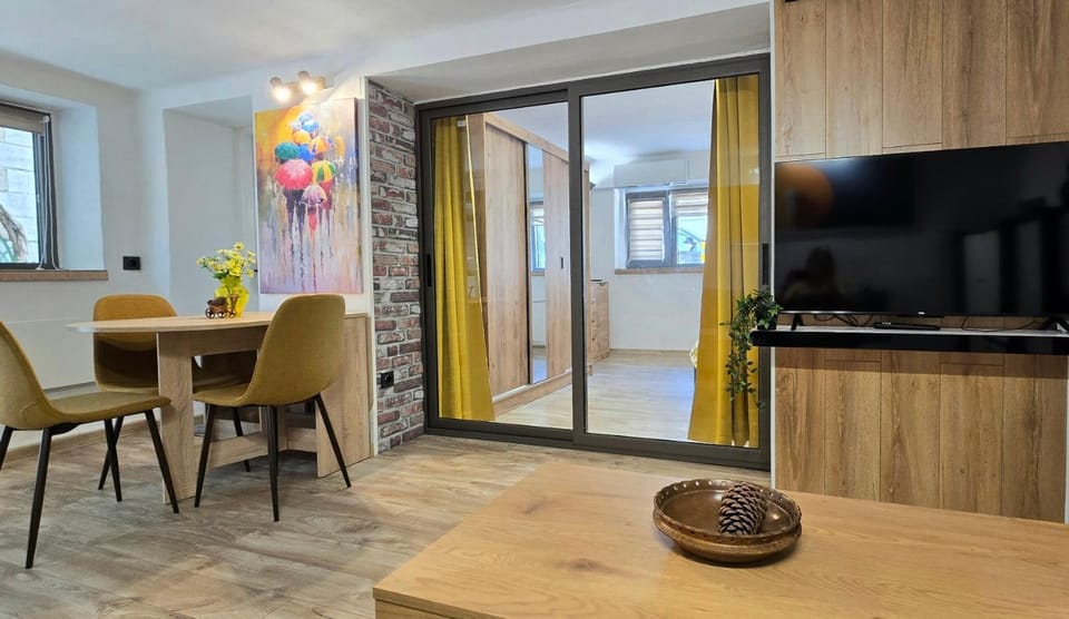 Communal lounge/ TV room, TV and multimedia, Living room, Seating area