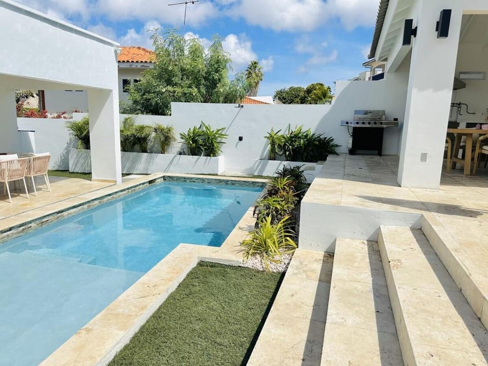 Property building, Patio, Day, Natural landscape, BBQ facilities, Garden, Pool view, Swimming pool, Swimming pool
