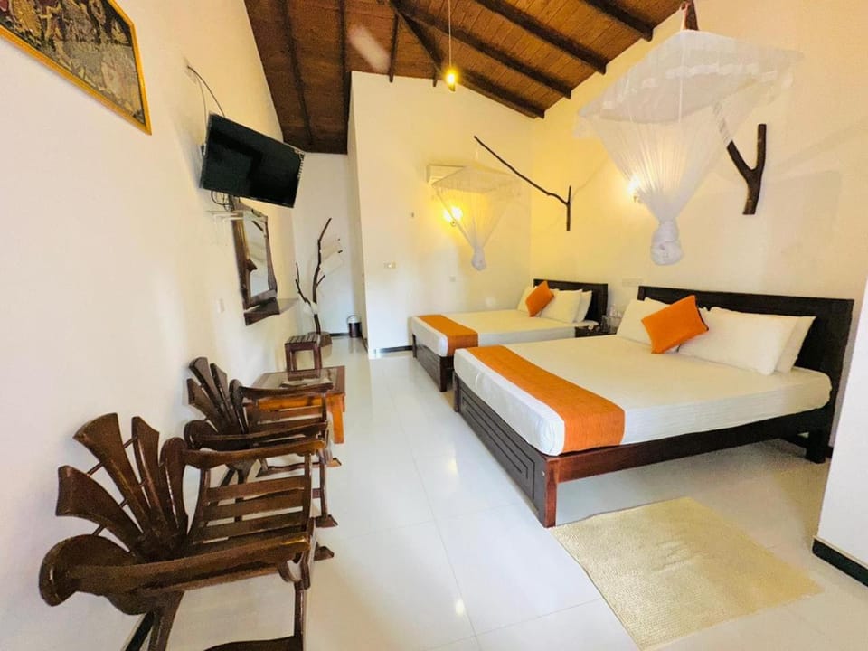 Communal lounge/ TV room, Bed, TV and multimedia, Living room, Photo of the whole room, Seating area, Evening entertainment, Bedroom
