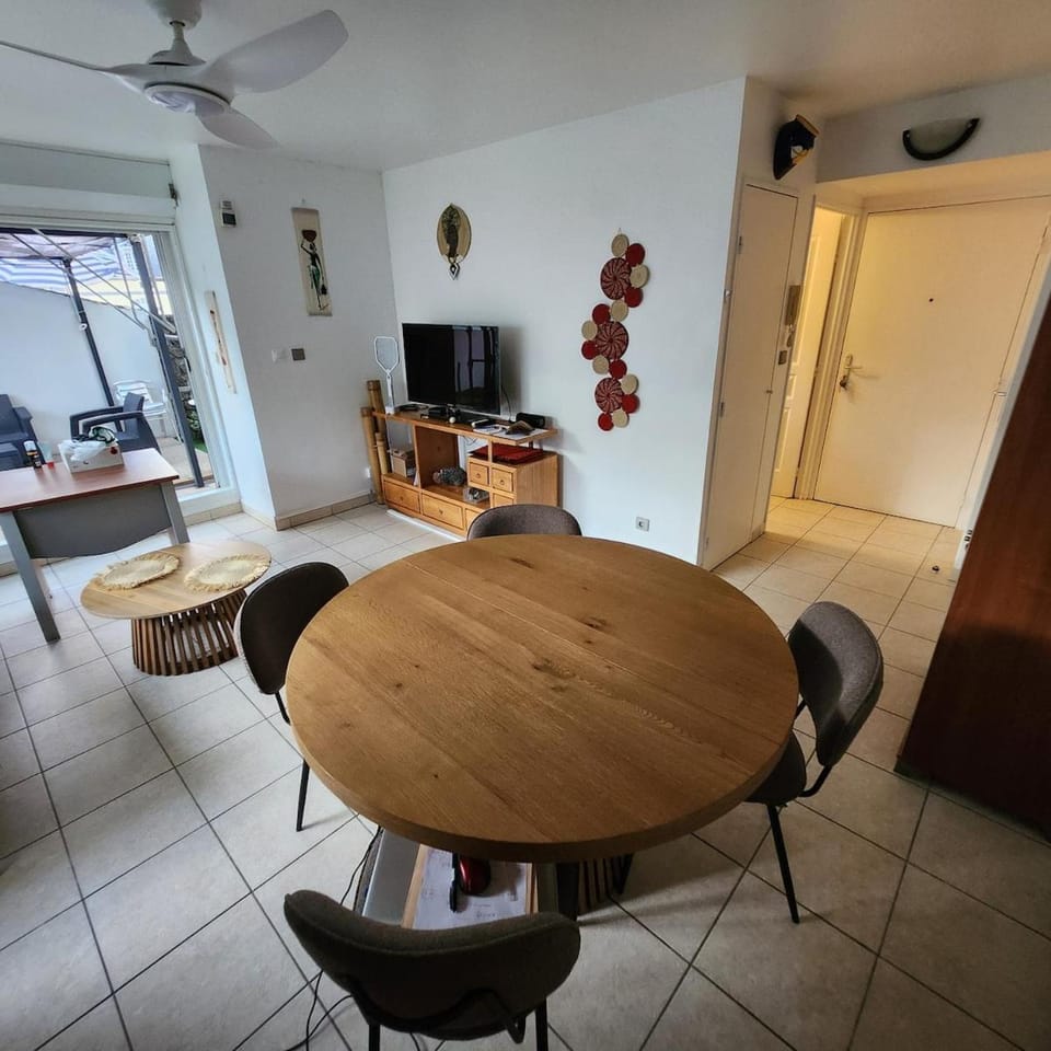 TV and multimedia, Living room, Dining area