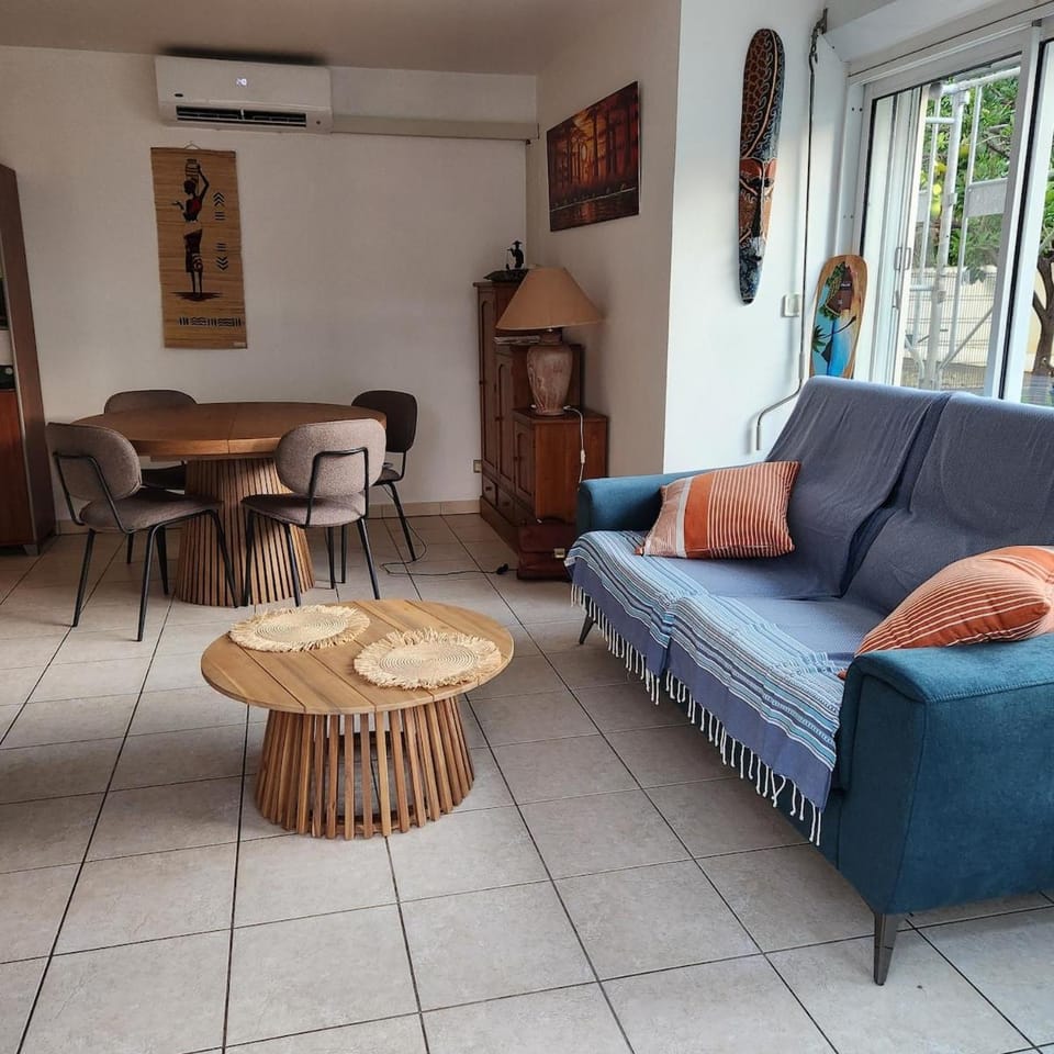 Living room, air conditioner