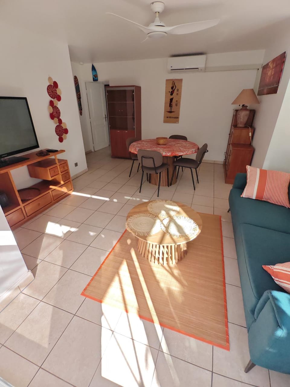 TV and multimedia, Living room, Dining area, air conditioner