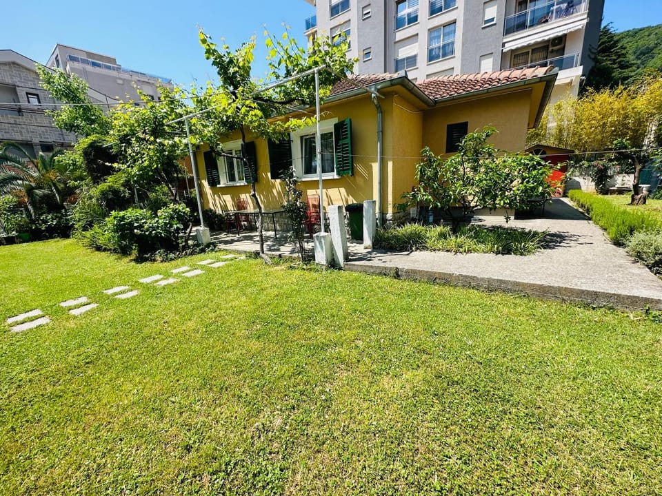 Holiday Home Vesna House in Budva