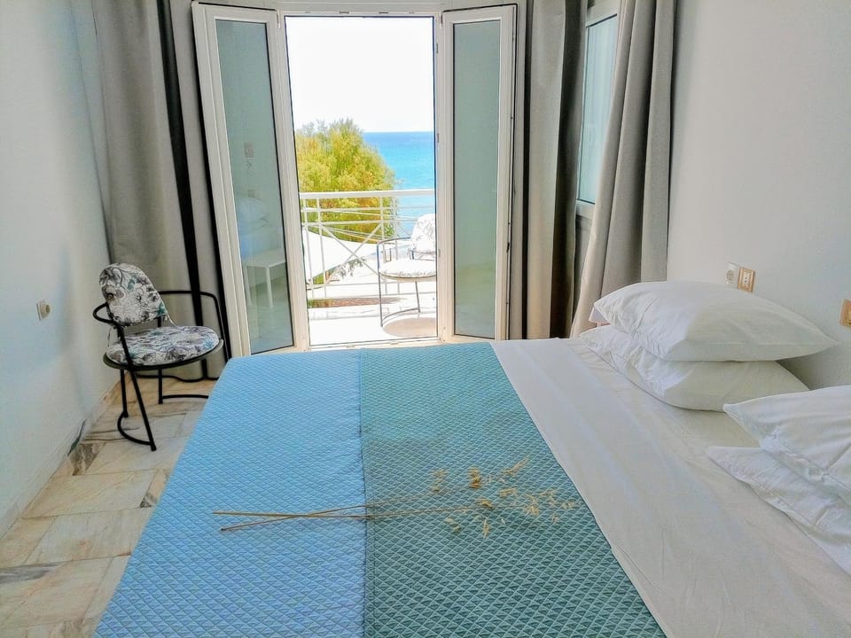 Bed, Natural landscape, View (from property/room), Bedroom, Sea view