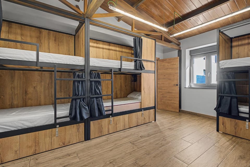 Bed, Photo of the whole room, Bedroom, bunk bed, locker