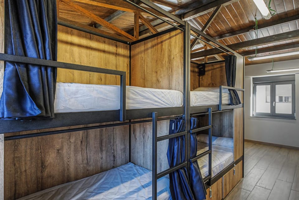 Bed, Photo of the whole room, Bedroom, bunk bed, locker