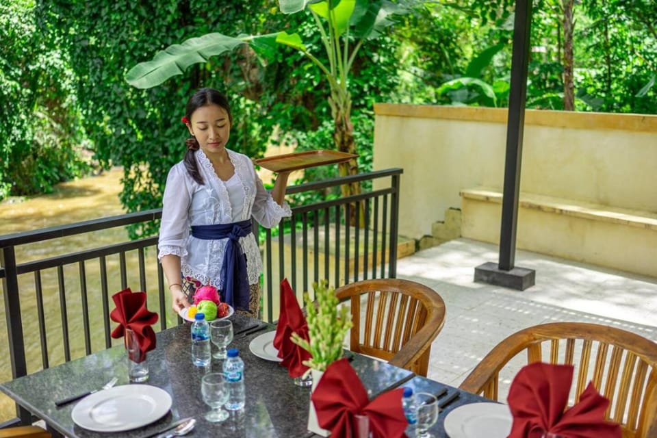 Jungle River 5 BR Villa- Pool, Yoga, Tubing Near Ubud Villa in Sukawati