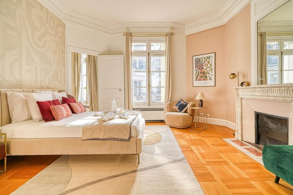 Bedroom, fireplace