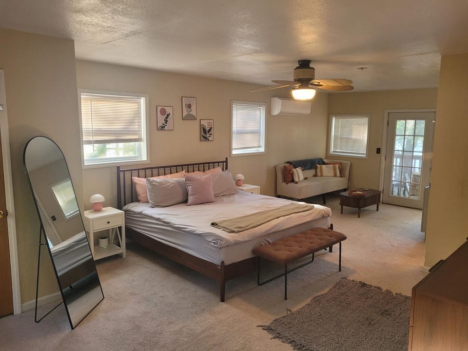 Seven Oaks at Bass Lake - Lakefront Getaway! House in Michigan