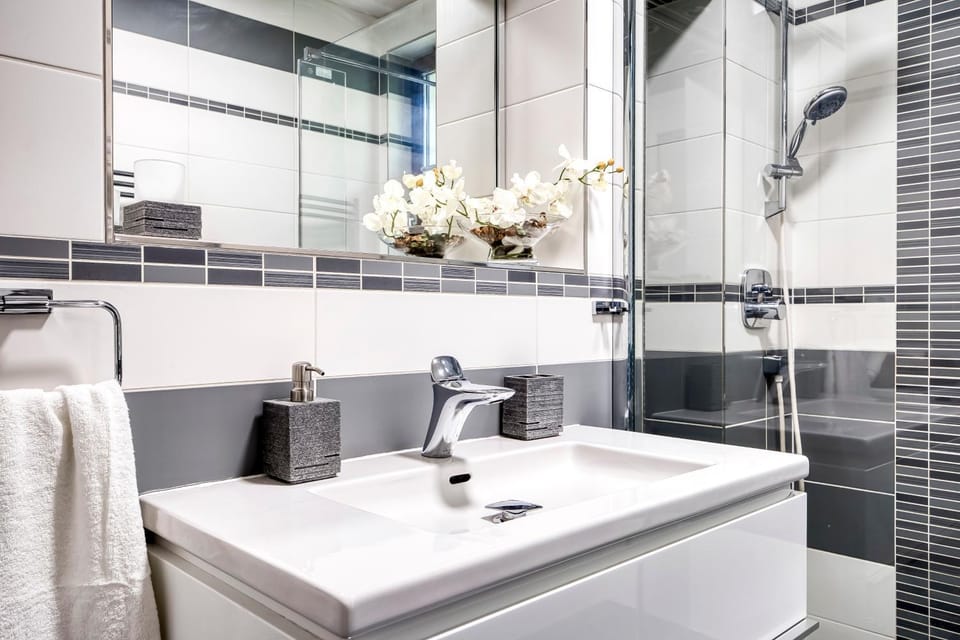 Shower, Bathroom, towels