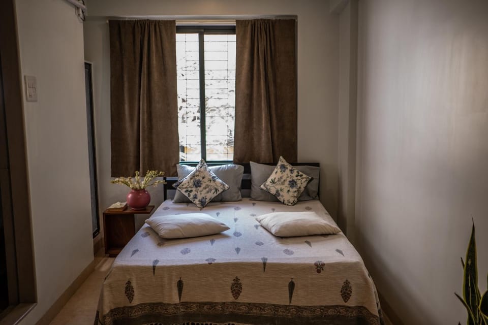 Serene stay in chuim near carter road Apartment in Mumbai