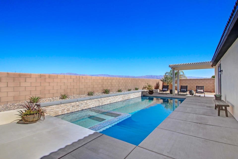 Spacious Modern Retreat in Palm Desert! House in Palm Desert