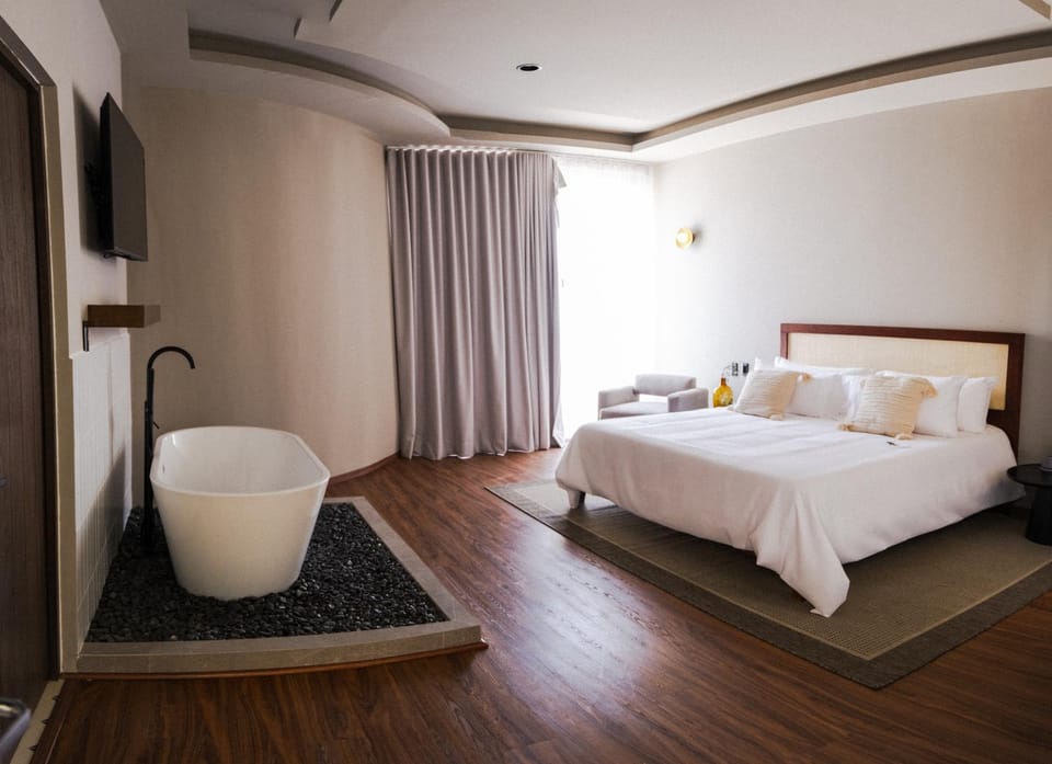 Photo of the whole room, Bedroom