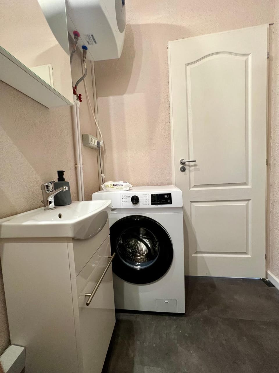 Bathroom, washing machine