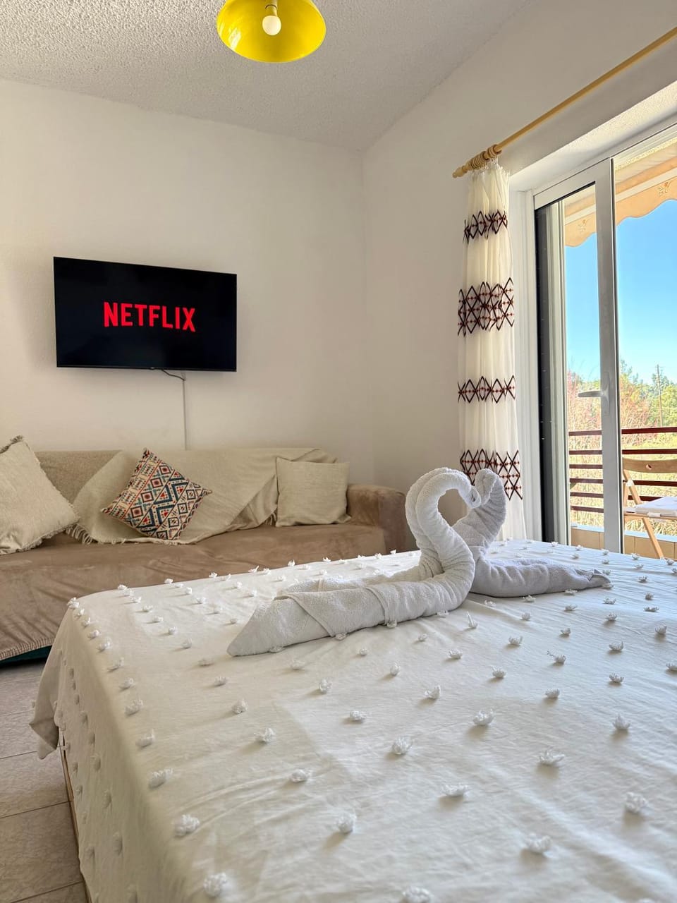 Bed, Photo of the whole room, Bedroom, towels
