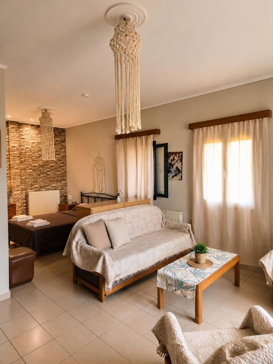 Bed, TV and multimedia, Living room, Photo of the whole room, Seating area, Bedroom