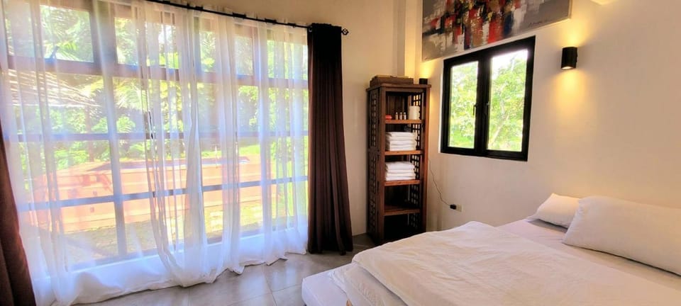 Modern Bahay Kubo near Tagaytay - Casita Anahaw House in Tagaytay