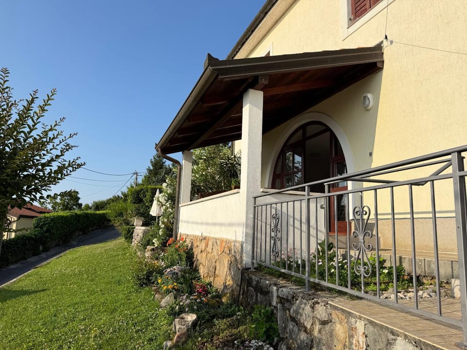 Facade/entrance, Balcony/Terrace