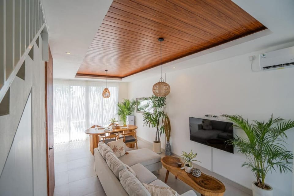 Communal lounge/ TV room, TV and multimedia, Living room, Seating area, Evening entertainment, air conditioner