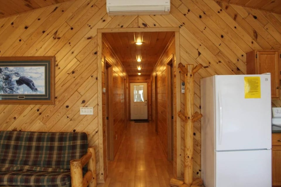 Cabin 5 - Modern Cabin with AC and lake views Fully handicap accessible Cabin in Minnesota