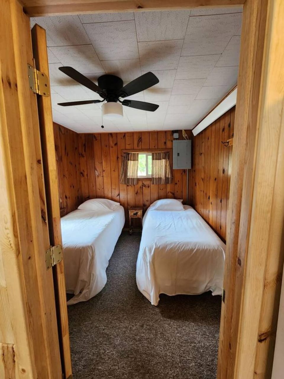 Cabin 8 - A newly remodeled with shaded deck on the lakeshore Cabin in Minnesota