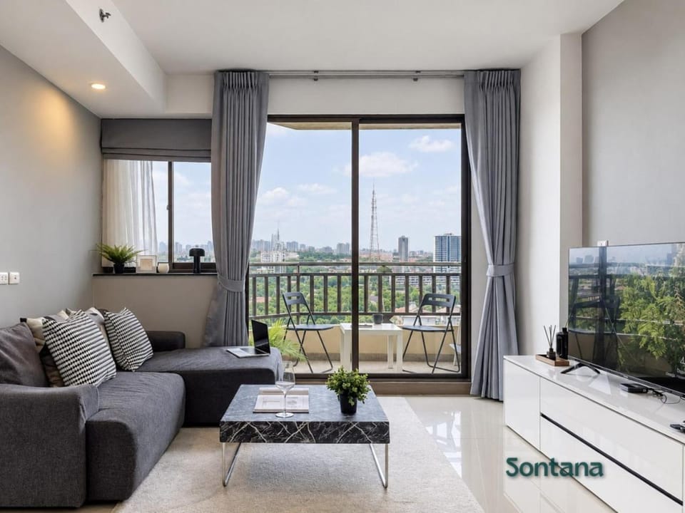 Luxurious 2BR Ultra Fast Wifi Phrom Phong Apartment in Bangkok