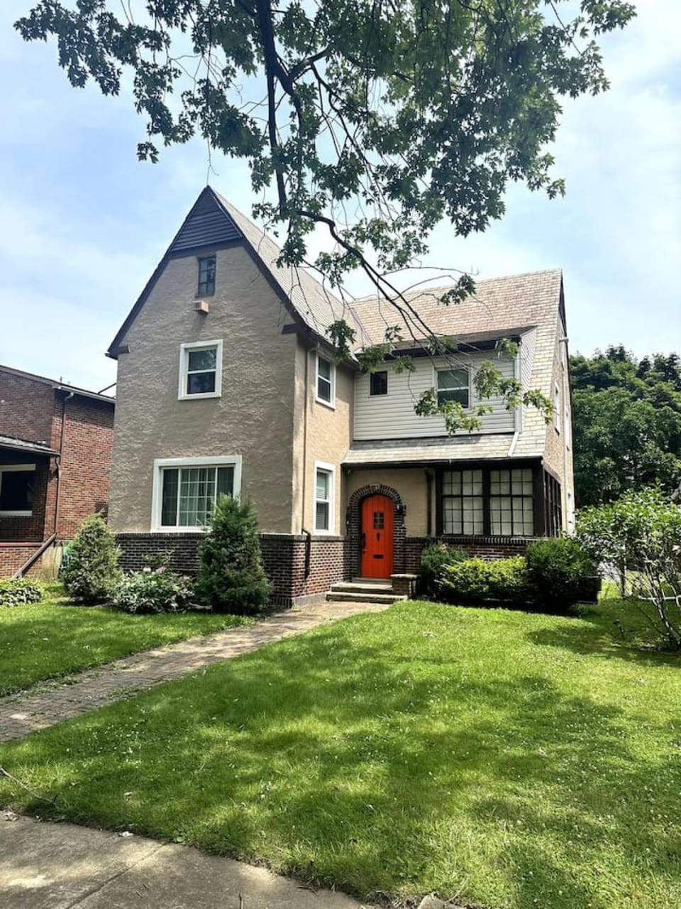 Big Historic Home Air Conditioning Parking House in Niagara Falls