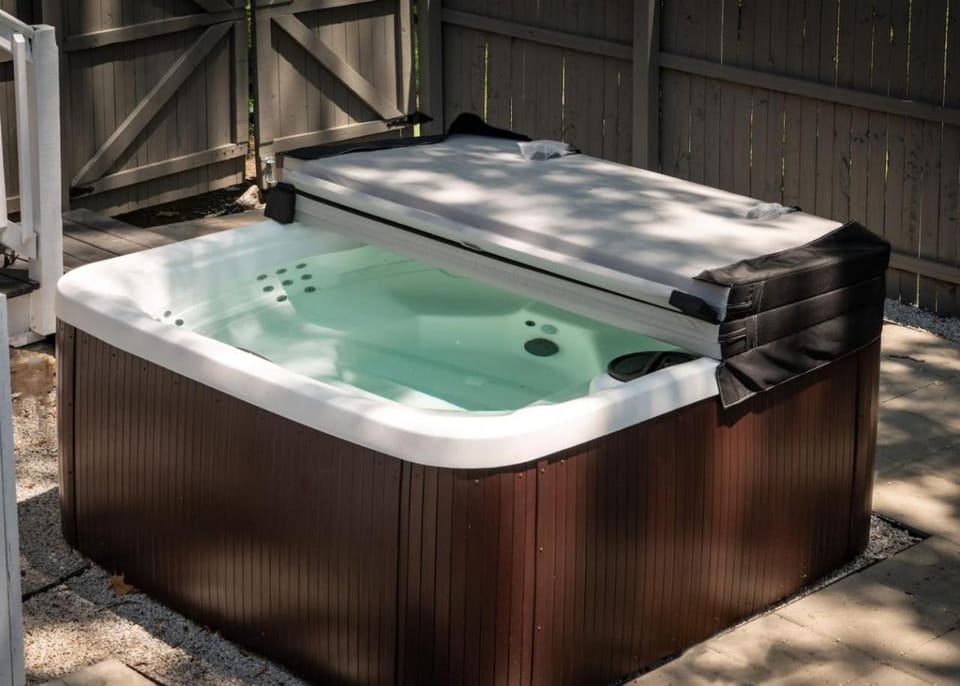 Lakeview Getaway with Hot Tub House in Billerica